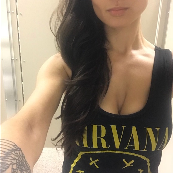 Meet your Posher, Laura - Picture 1 of 2